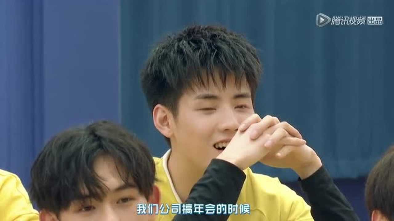 任豪爸爸再度发出年会邀请陆思恒小侄女打call甜哭了