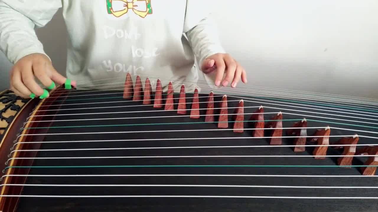 古筝遥指怎么摇?今天我们通过一首《女儿情》演奏示范来学习