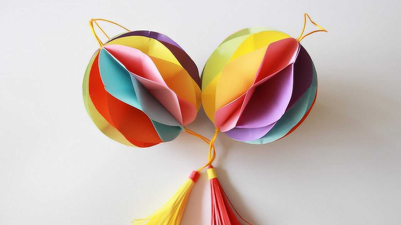 手工折纸精美的蜂窝球灯笼,制作方法很简单,几张纸在家就可以做