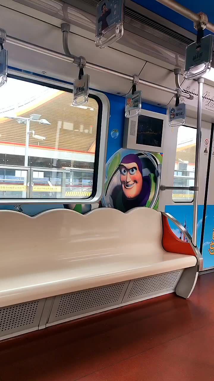 上海迪士尼 地铁都如此可爱