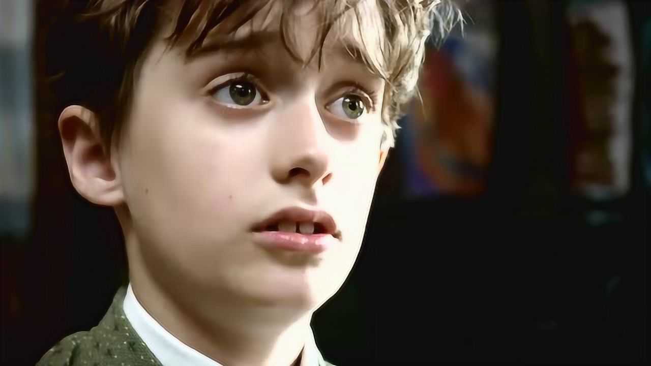 小淘气尼古拉:卷发男孩开小差,回答问题,居然说断头台是烧水的