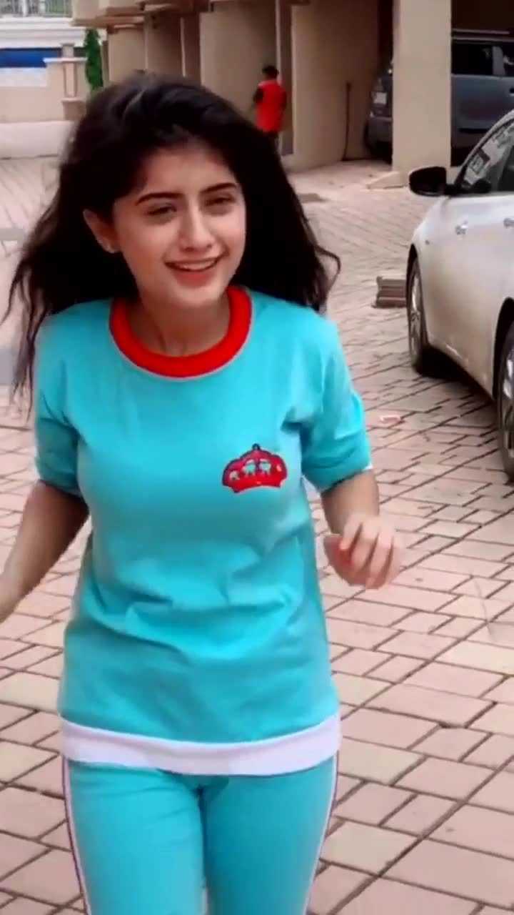 印度高中女生高种姓之首婆罗门白富美像明星一样耀眼