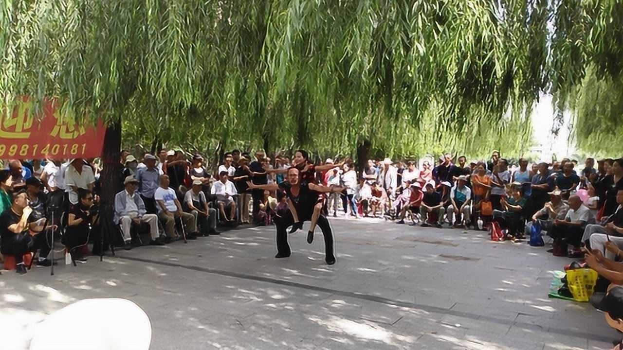 沈阳劳动公园,他们是跳的最好的一对,太棒了