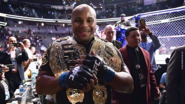 ufc最黑的冠军"黑球"!插对手眼睛后被疯狂毒打