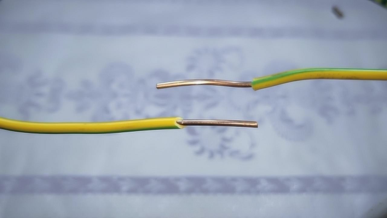 这才是正确的电线接头方法,硬线对接这样接,牢固耐用又美观