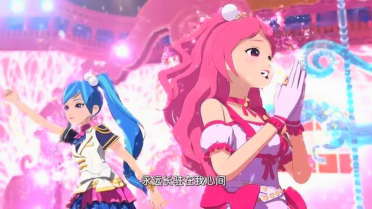 菲梦少女乔可星站在前面宋诗语和杨松儿站在后面开始表演