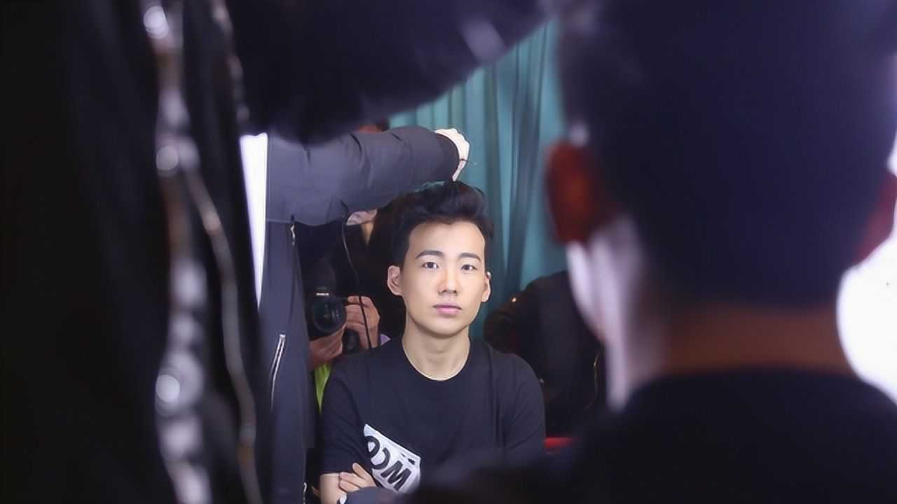 郭麒麟后台偶遇曹云金谁注意他下意识称呼网友瞬间炸锅