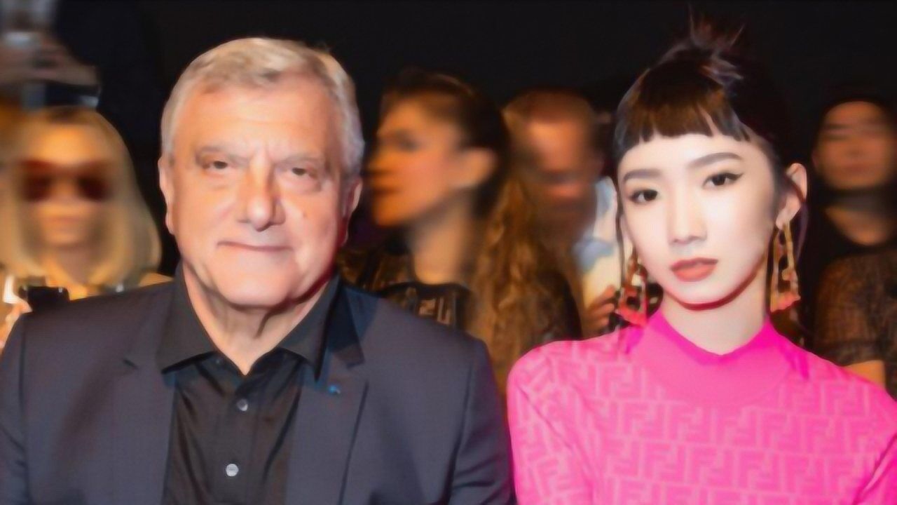 《时尚潮流》孟美岐看秀挑战新造型,齐刘海丸子头,演绎摩登帅性酷girl