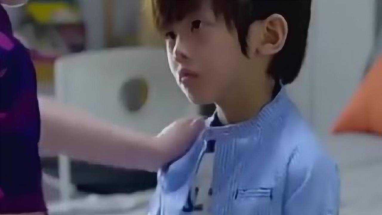 男孩想脱裤子证明是纯爷们，不料惹女孩生气，小小年纪不学好_高清
