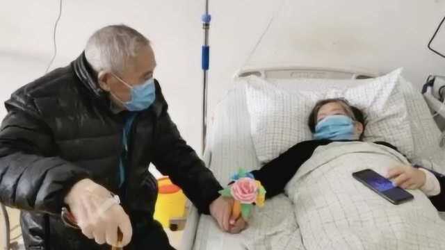 98岁天文学泰斗已治愈,常去病床前看妻子,拉手陪聊天