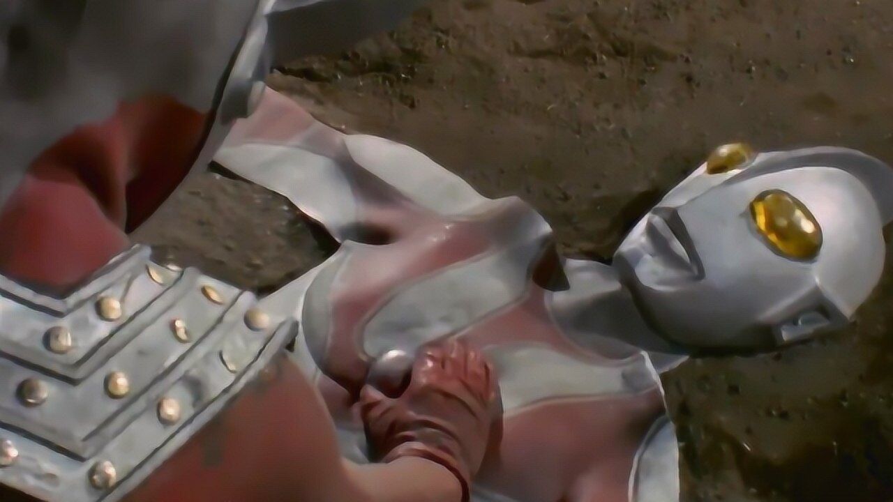 当奥特曼计时器受损时会怎样?杰克泄气,奥父倒地,唯独他没事!