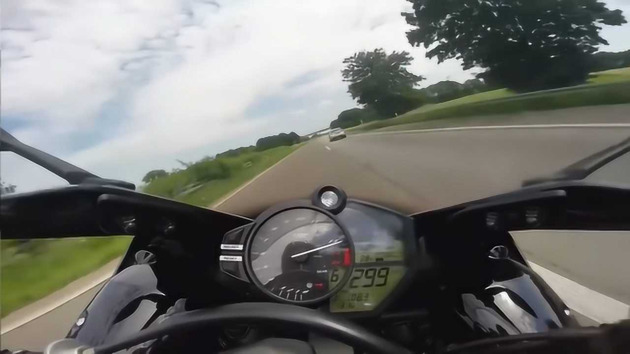 当一辆摩托车在普通公路上开到299km/h会发生什么?