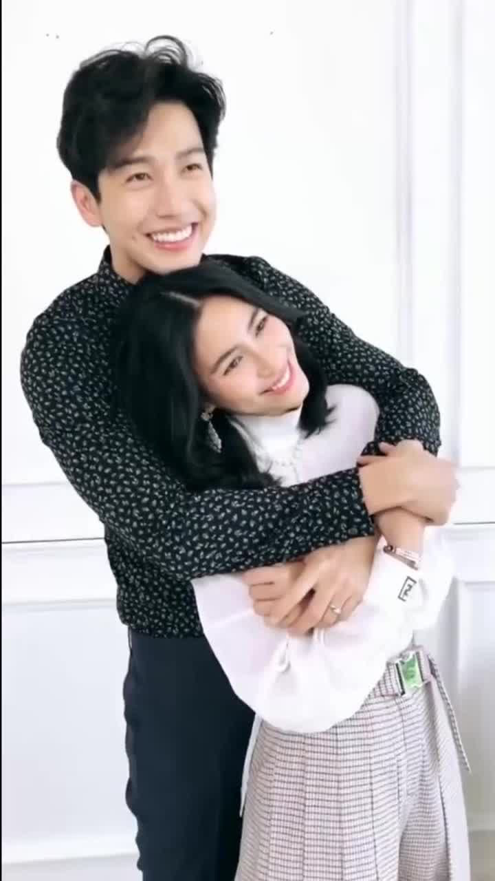 泰国推哥和他的老婆出境啦俩人真的好甜蜜啊好幸福