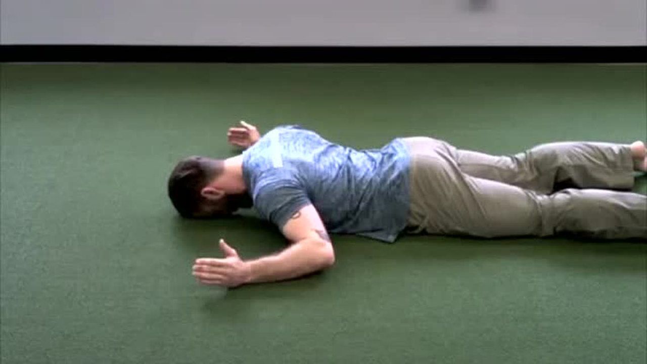 俯卧位w字母训练