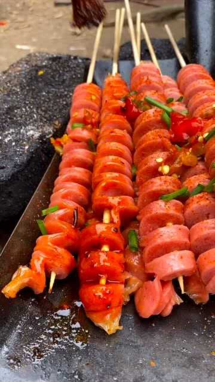 农村浪人铁铲烤火龙串