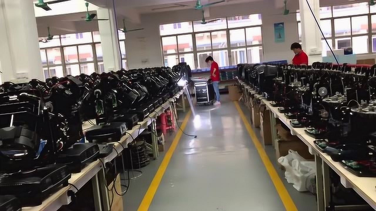 参观湖南老乡的专业舞台灯光工厂,很多人没见过的专业摇头灯制造