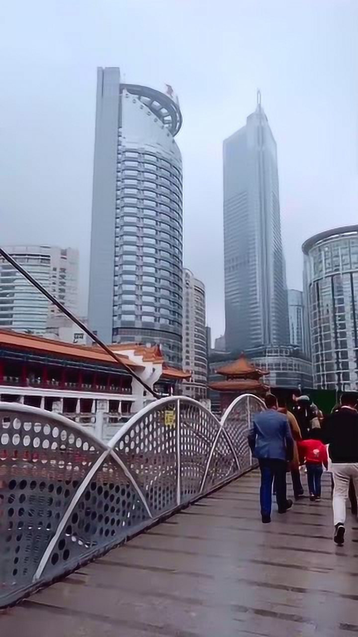 重庆这个地方太神奇了,你以为你在1楼,其实你在18楼!