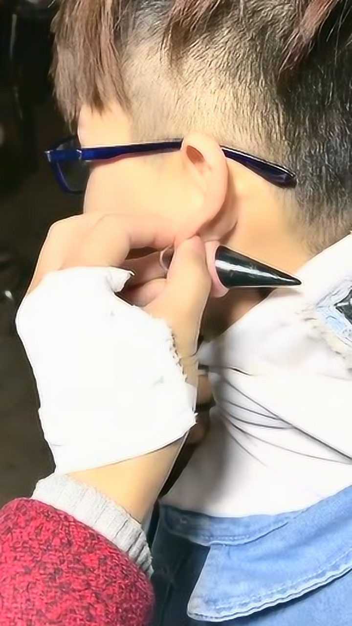 扩耳过程看着就很痛