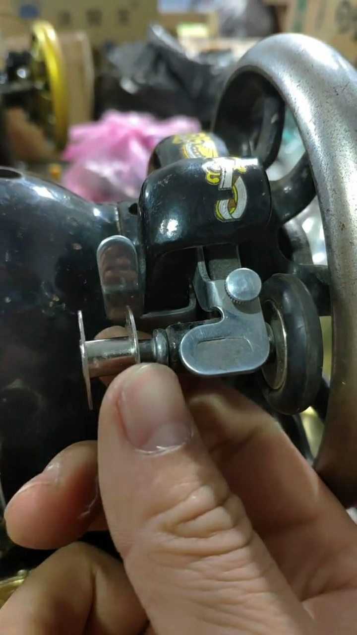 家用缝纫机绕线器没有办法绕线教你一个简单的方法