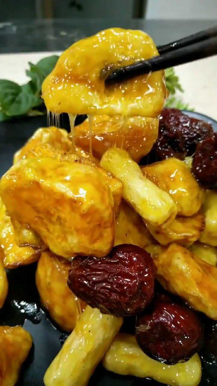 饭桌必点甜品菜拔丝三样,香甜可口拔丝老长了