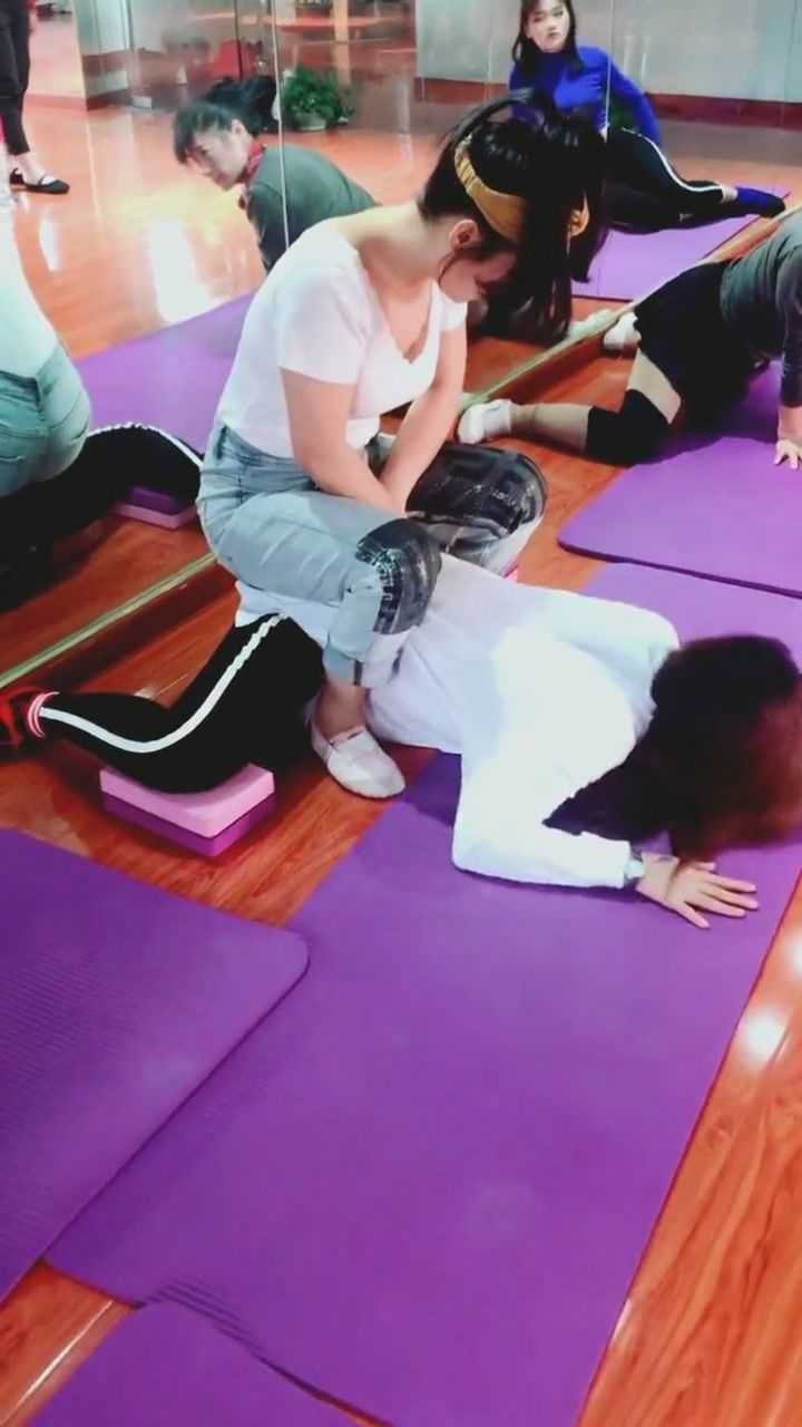 课堂随拍,早课压胯