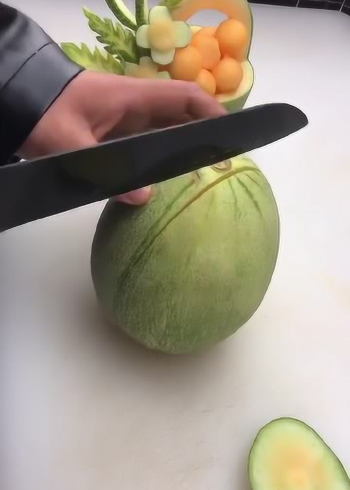 花式哈密瓜果盘的切法