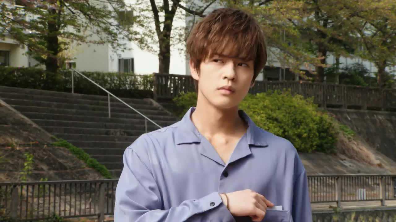 门矢士找到月读和盖茨要带他们穿越时空看一下真相