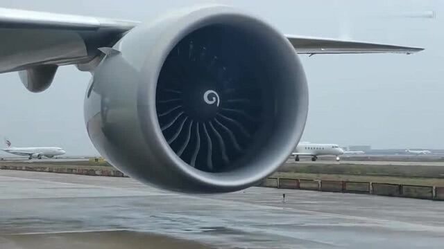 实拍波音B777启动发动机,G550成功抢镜!