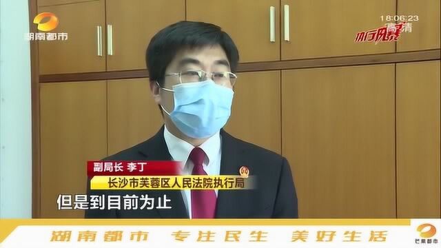 男子借好友10万拒还,法官多次上门催款仍无动于衷,结果悲剧了