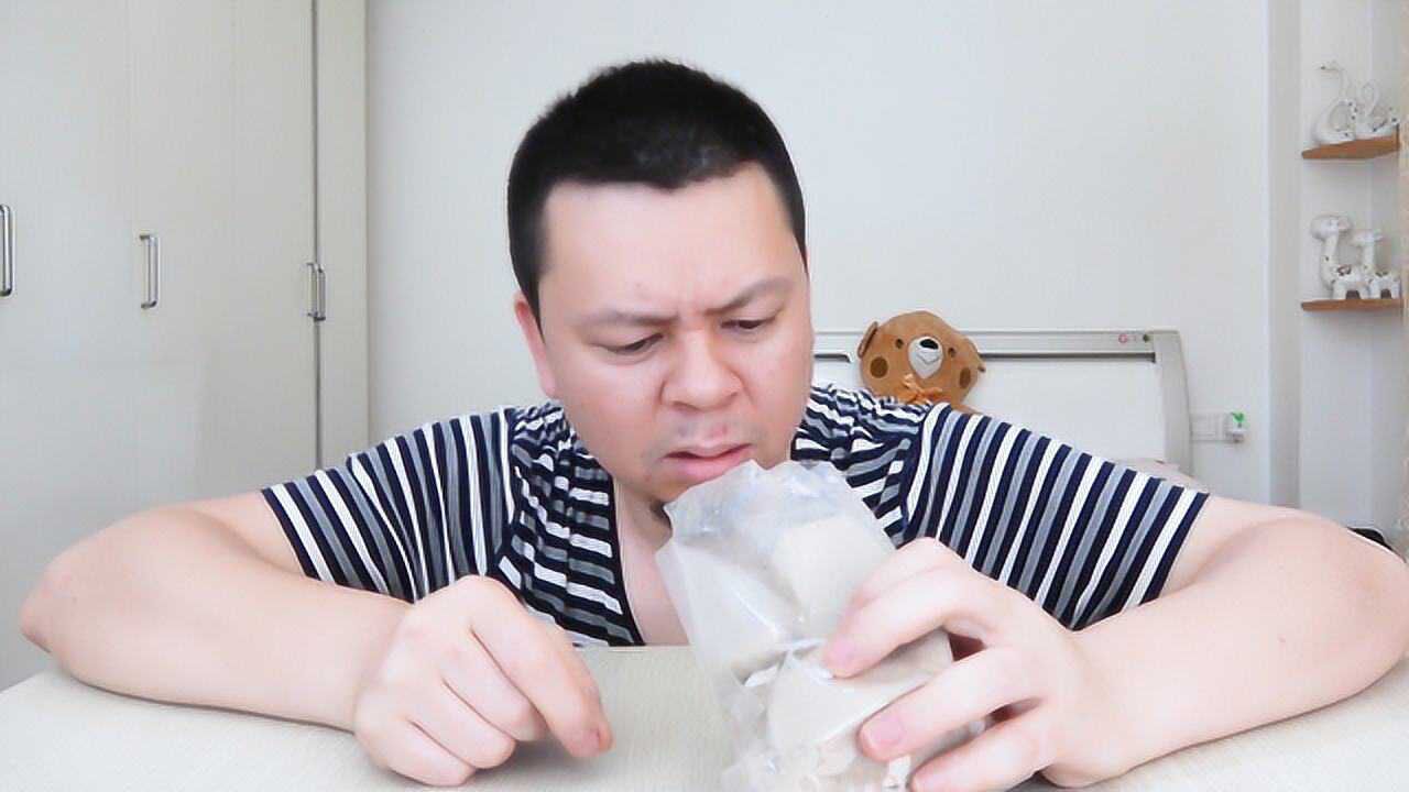 大神试吃坚硬的"泥巴",为什么吃泥巴,泥巴真的能吃吗?