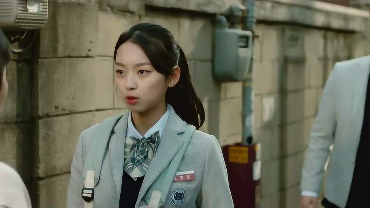 与大叔互换身体的四眼小胖子竟然爱上了自己同学的妈妈
