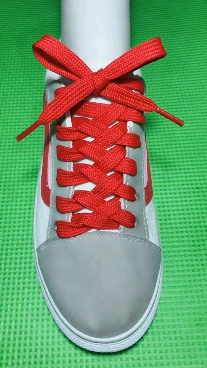 红色鞋带交叉系法太好看了真的是太喜欢这样系鞋带了
