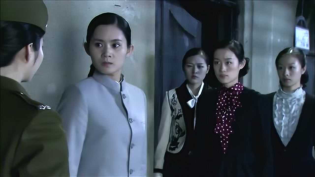 黎明前的抉择女卧底与同伴街头秘密运输伤员以前都是这样给信号的