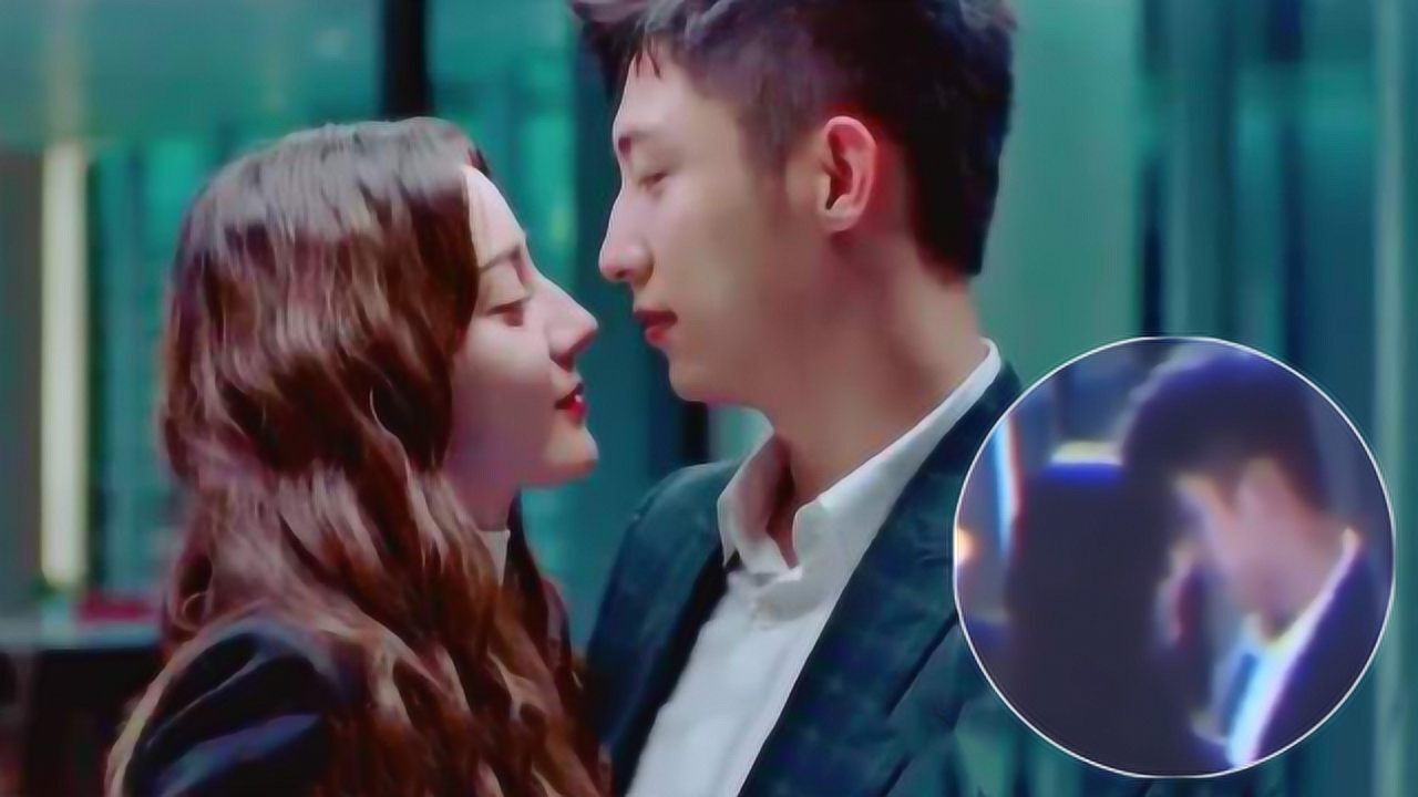 黄景瑜满脸宠溺低头吻热巴踮脚紧紧搂住黄景瑜网友我酸了