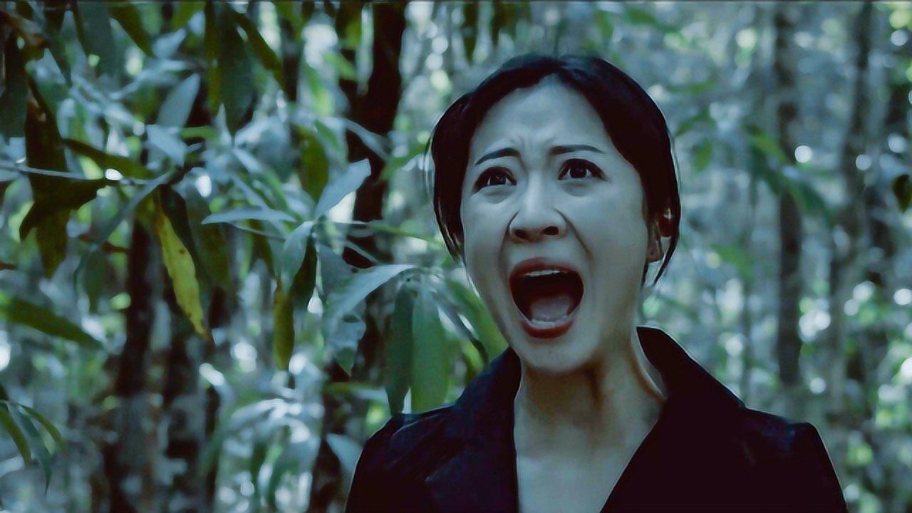 《致命丛林》精彩片段:荒岛逃生生死未卜,食人怪兽残暴吃人_电影_高清