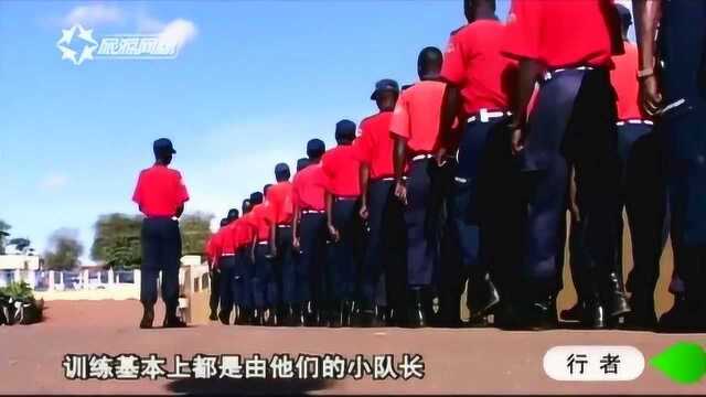 中国人在非洲开保安公司,家里摆满枪支,爱好是实弹射击