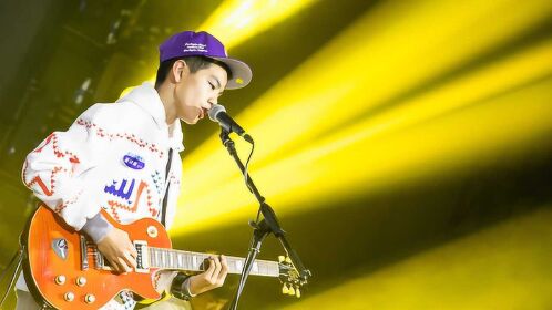 绍兴平均14岁的原创高产少年摇滚乐队:旋风少年《一人一世界》现场版