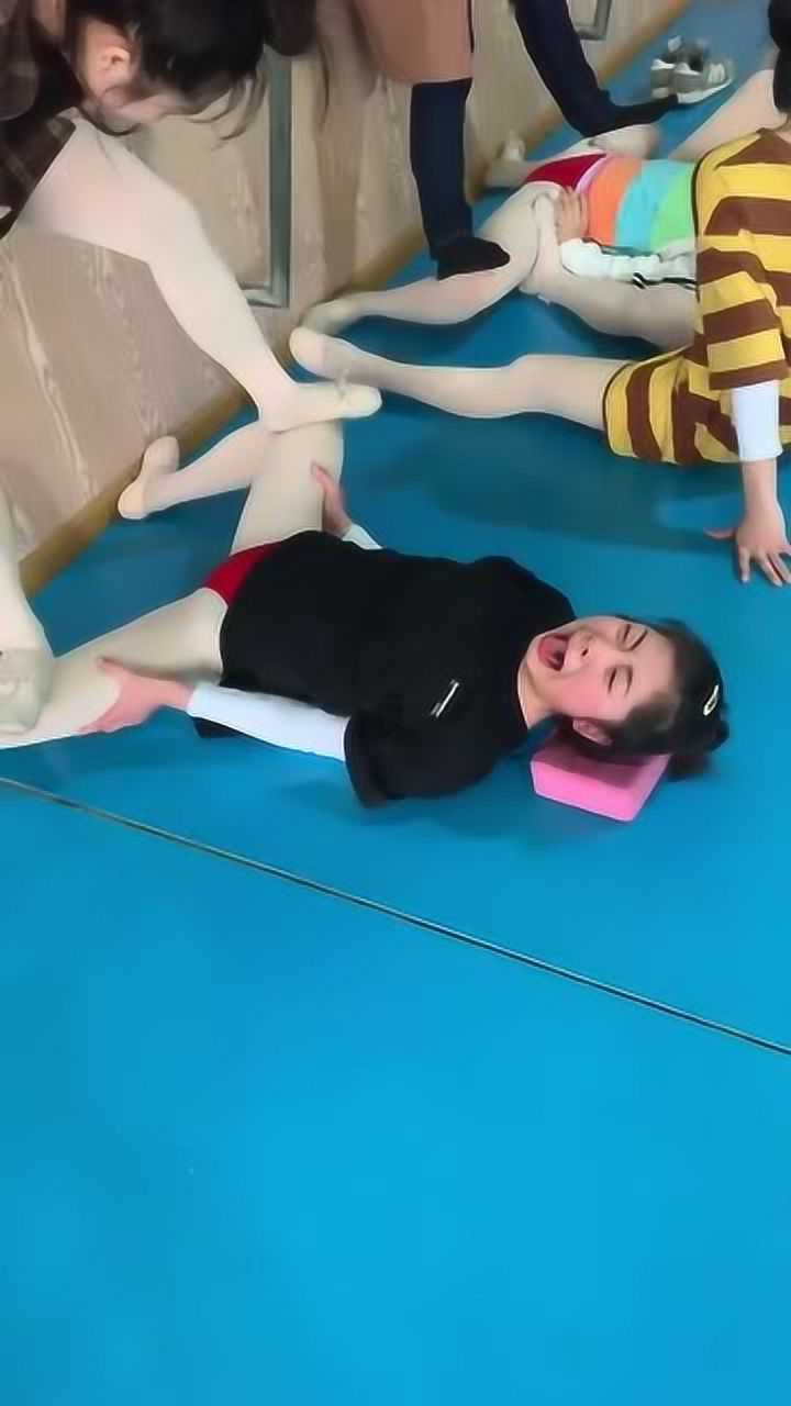 舞蹈生太痛苦了撕心裂肺的哭喊声看着都觉得疼啊