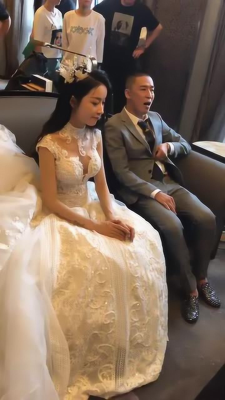 网红刘一手与老婆结婚现场董莹莹好像不高兴的样子