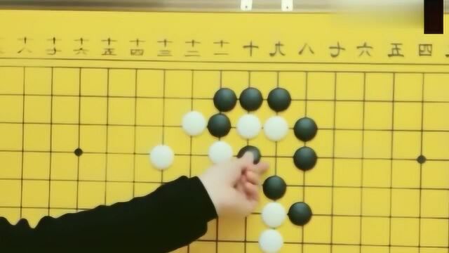 围棋:这个白棋的虎口,黑棋是绝对不能扑的,这样下稳赢!