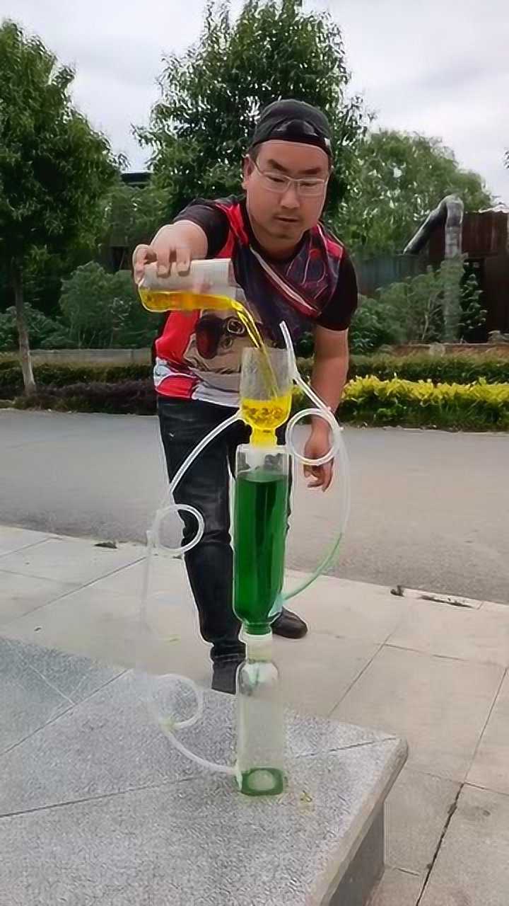 小伙自制流水装置水居然往高处流这原理我看呆了