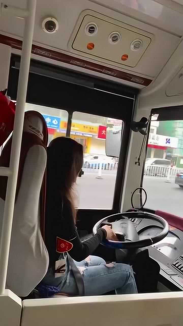 偶遇一位公交车女司机这气质都可以去选美了原谅我心动了
