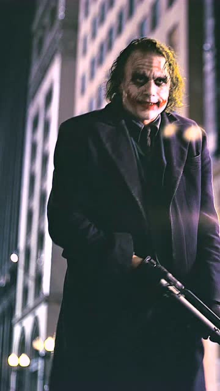 希斯莱杰的丑爷真是霸道他最后没有输给蝙蝠侠只是不想陪他玩了