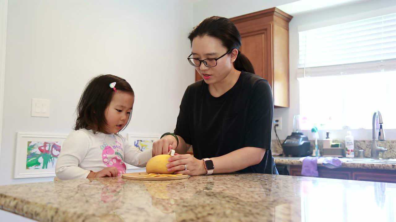 小蕾老师在家蒙特梭利实践