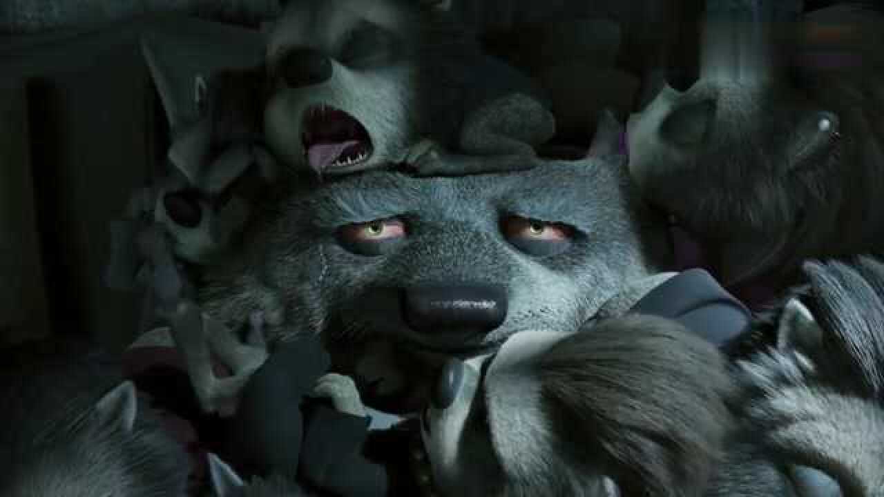 精灵旅社:狼人宝宝是有多怕老妈,睡觉都窝在老爸身上!