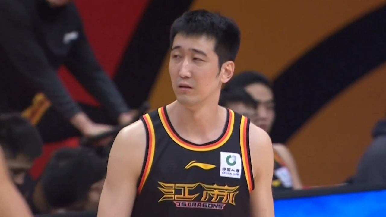 极限压哨最后2秒发底线球刘志轩踩着三分线命中长两分