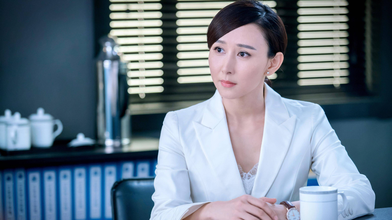 胡静:被亿万富商苦追三年,婚后被封拿汀,30岁成功坐拥亿万身价