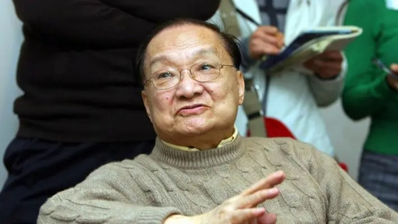 倪匡曾代写天龙八部,因讨厌阿紫将其眼睛写瞎,金庸沿写天衣无缝|金庸