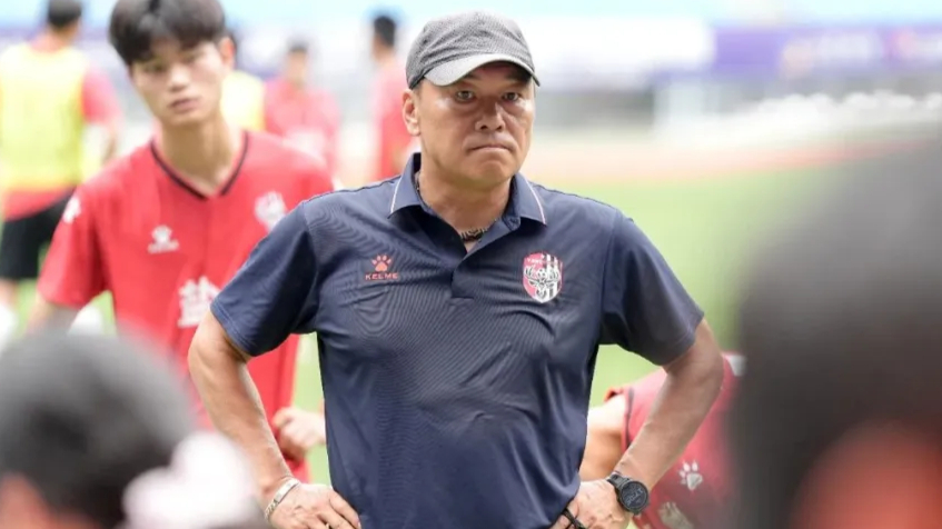 他是足球江湖里的大侠