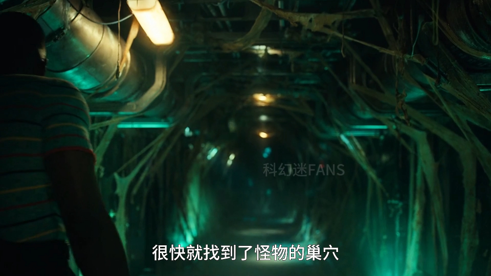 女人意外穿越到外太空,竟招惹了可怕怪物,他们该如何逃生?